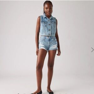 Levi’s 501 Distressed Denim Shorts. Size 28